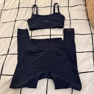 SOLD | SET Active Sportbody Navy Sporty Scoop Bra & Sporty HighRise Leggings Set